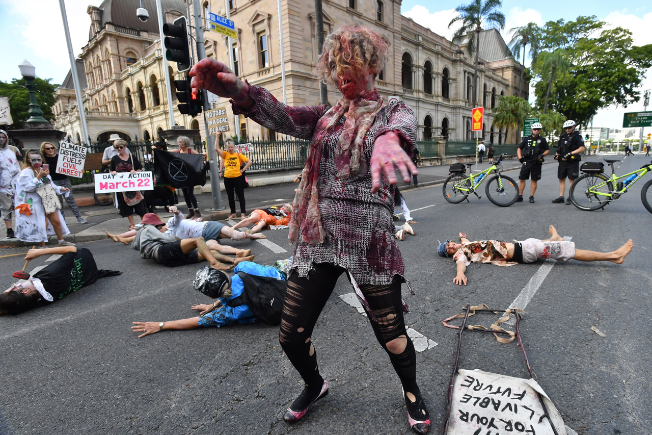 Serem, Puluhan Zombie...