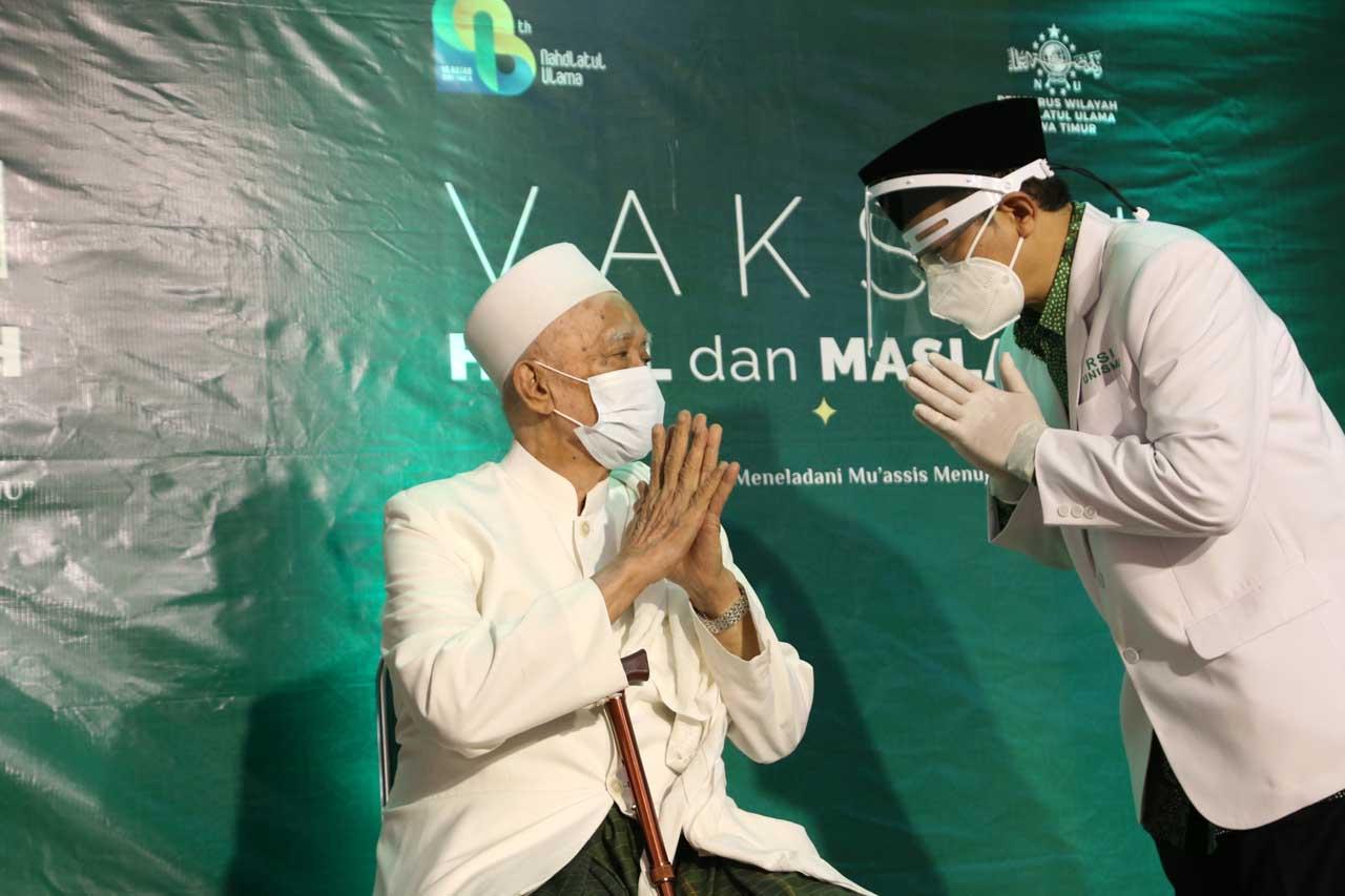 KH Anwar Manshur, Kiai...