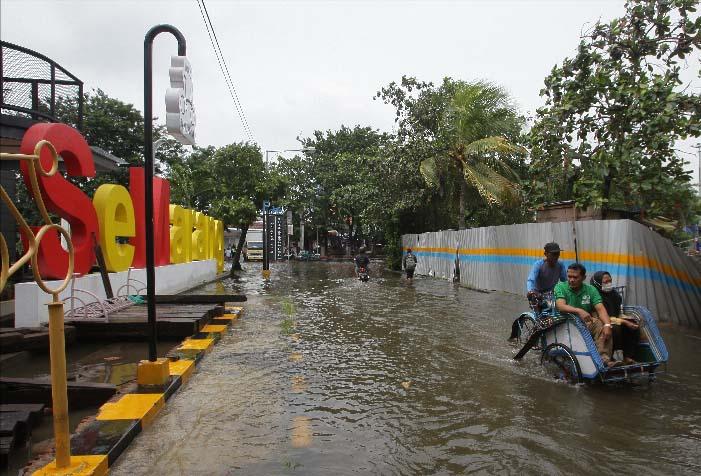 Masih Terendam Banjir,...