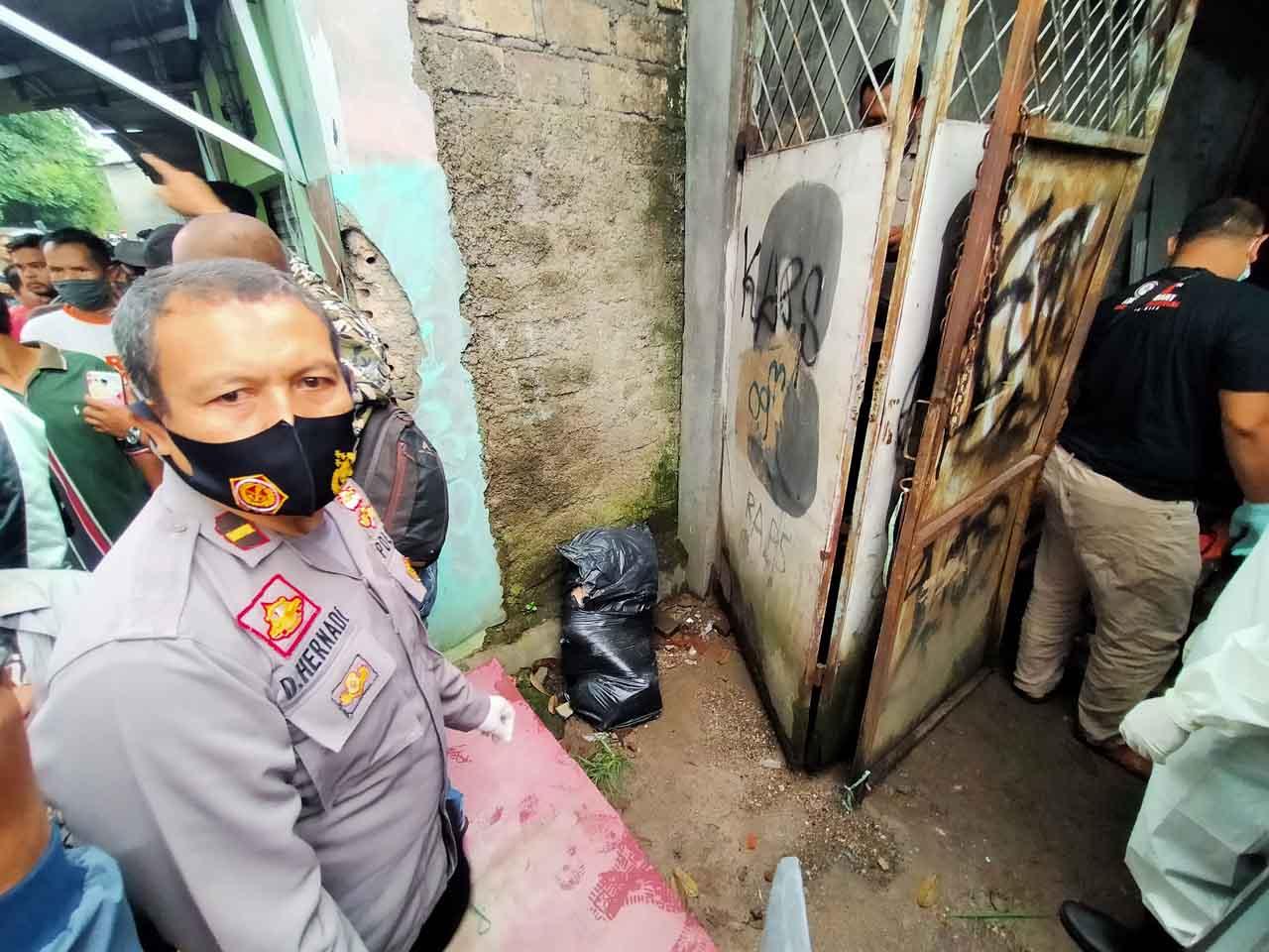 Ngeri, Mayat Terbungkus...