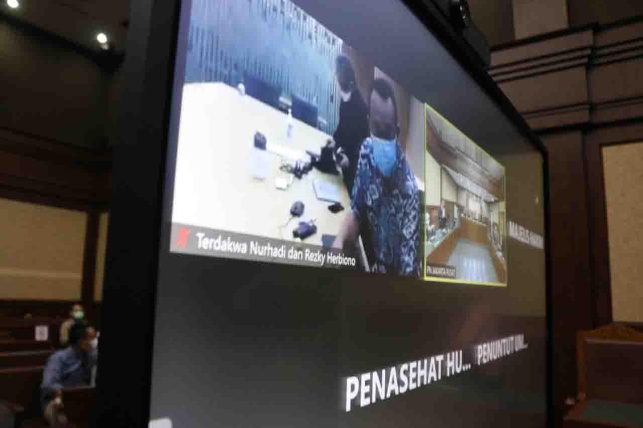 Kuasa Hukum Hadirkan...