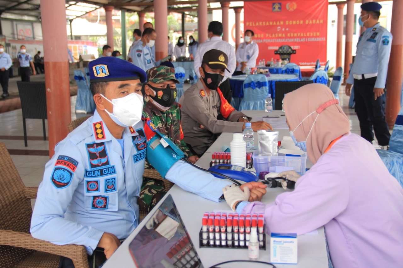 Petugas dan WBP Lapas...