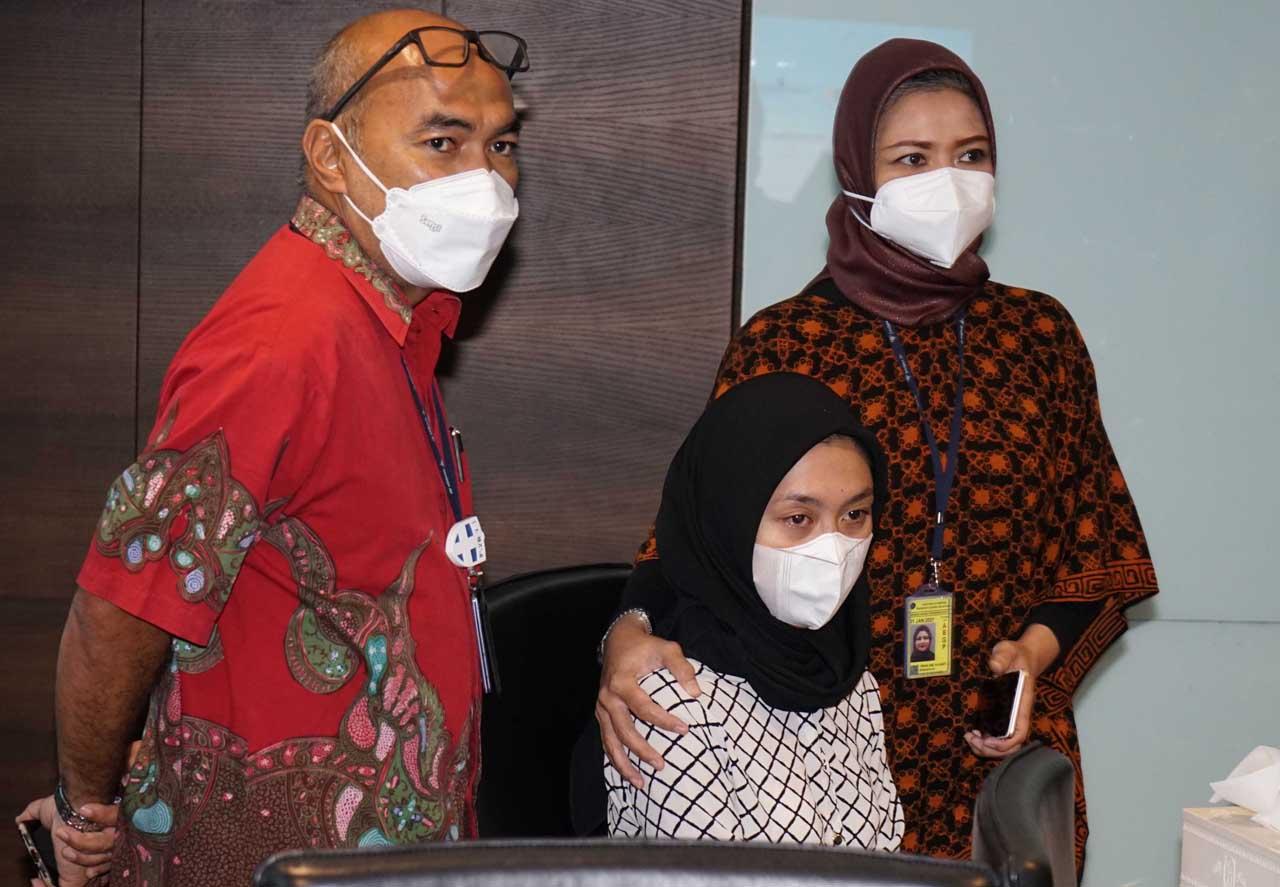 Askrindo Serahkan Santunan...