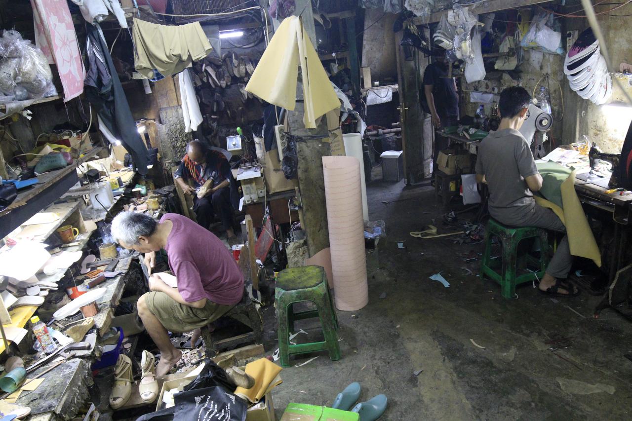 Melihat Industri Sepatu...