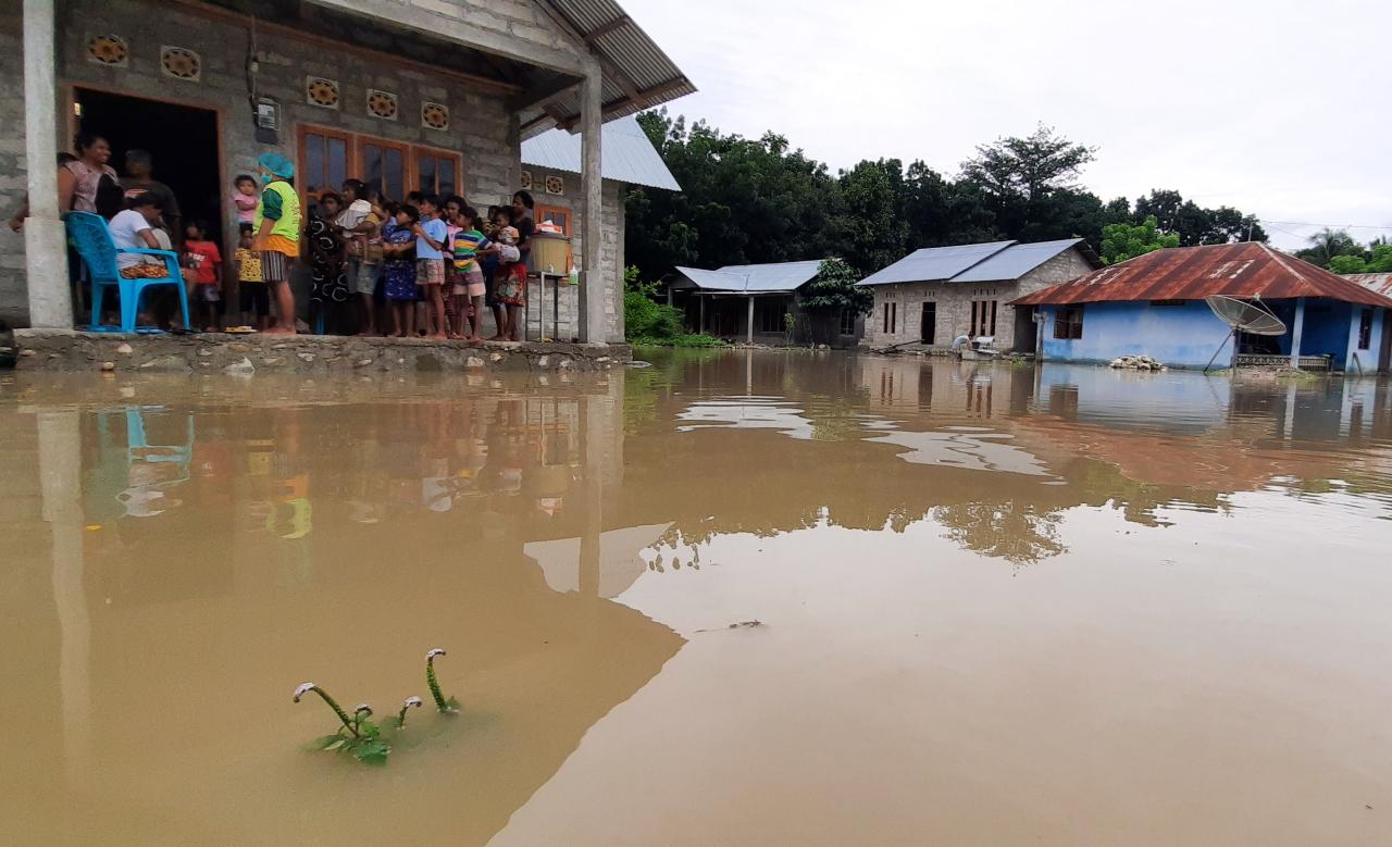 Banjir Bandang Rendam...