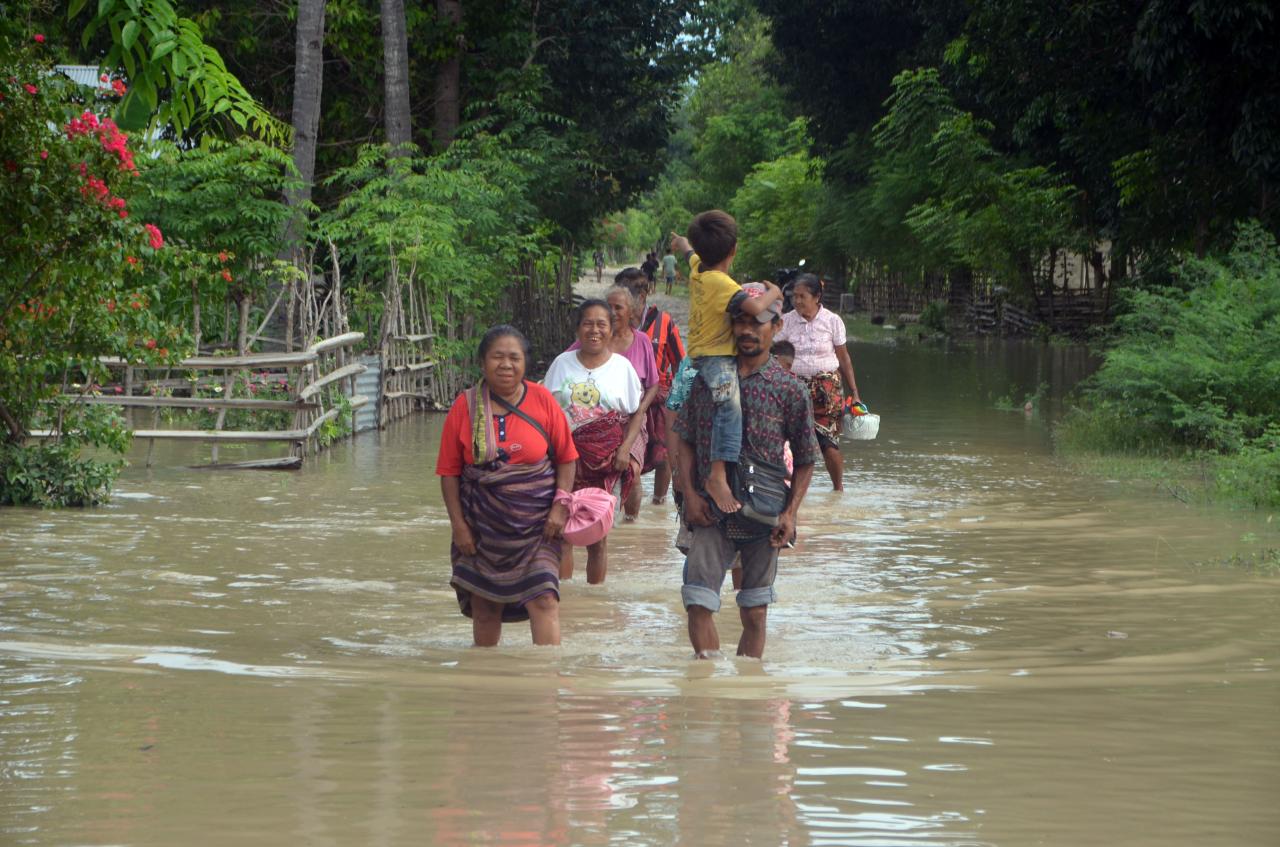 Banjir Bandang Rendam...