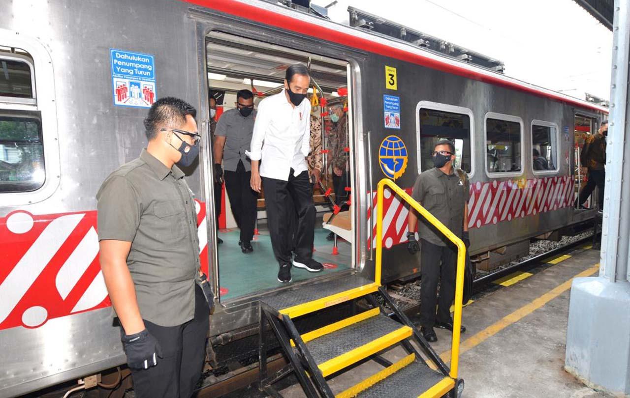 Jokowi Resmikan Kereta...