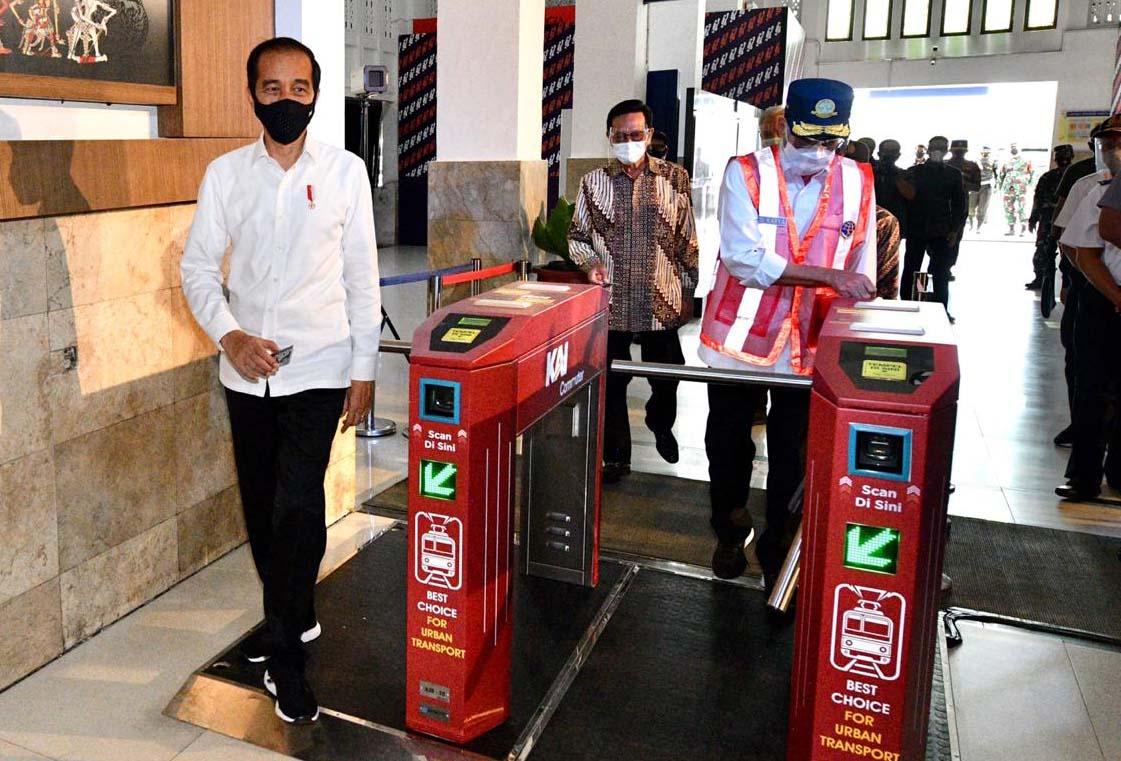 Jokowi Resmikan Kereta...