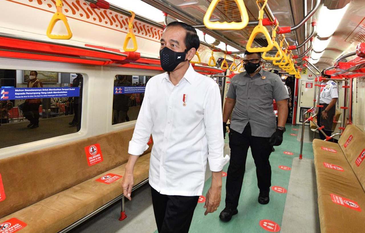 Jokowi Resmikan Kereta...