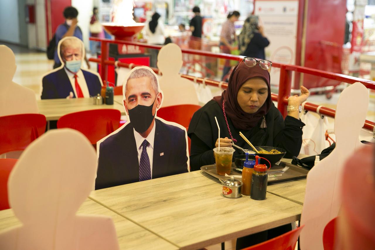 Uniknya Bersantap di...