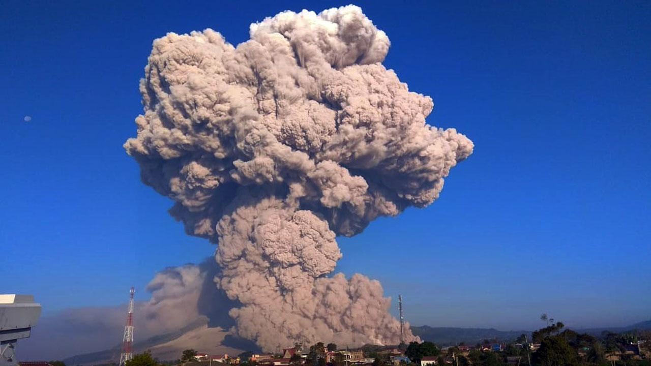 Kembali Erupsi, Gunung...