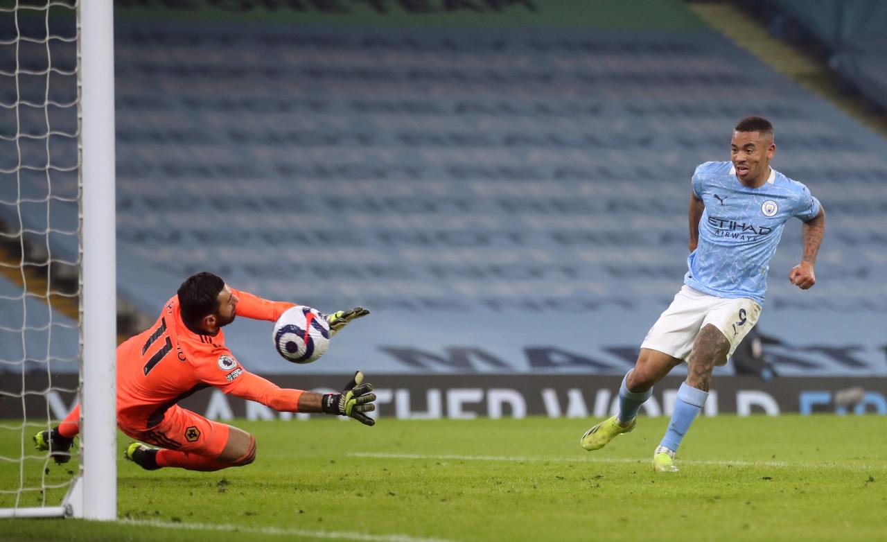 Sikat Wolves 4-1, Manchester...