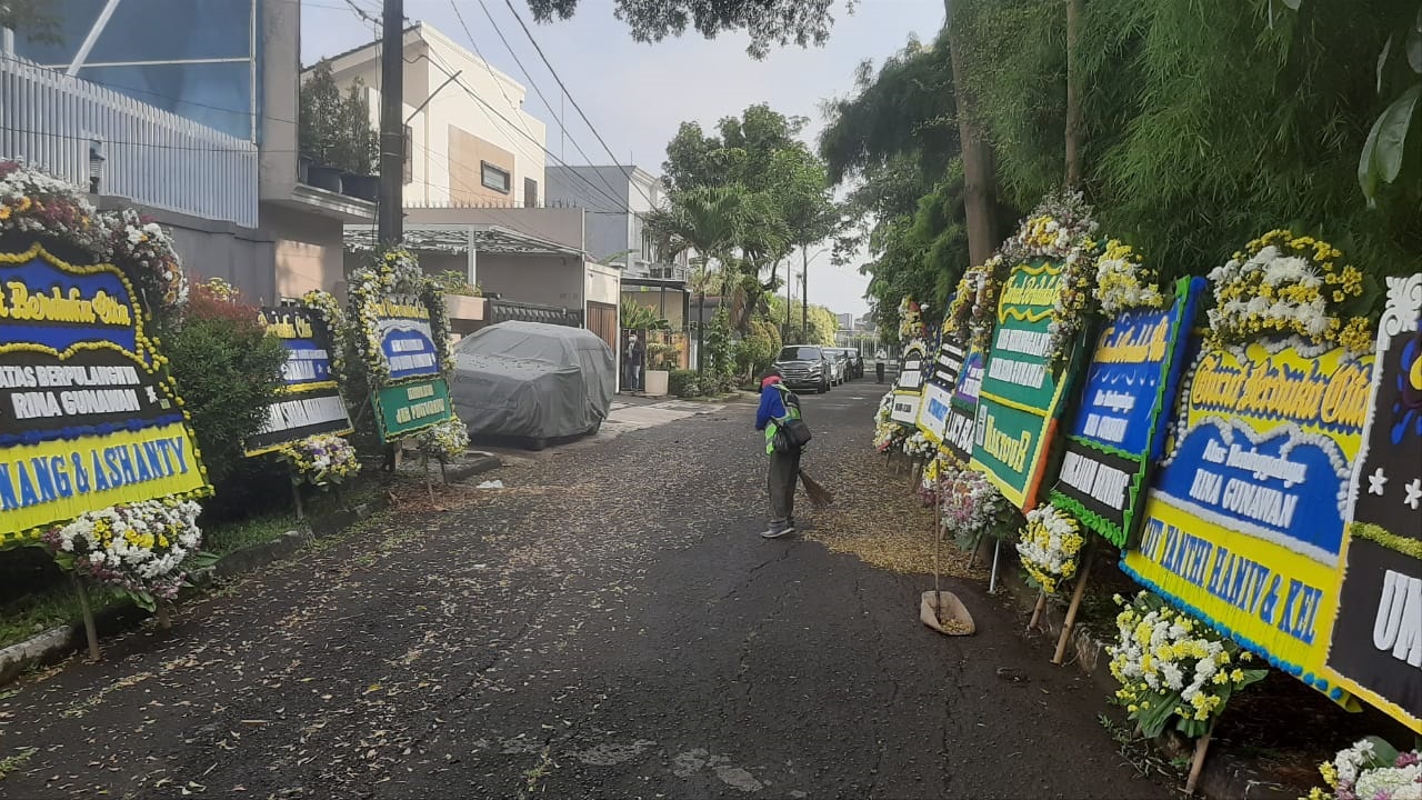 Kediaman Rina Gunawan...