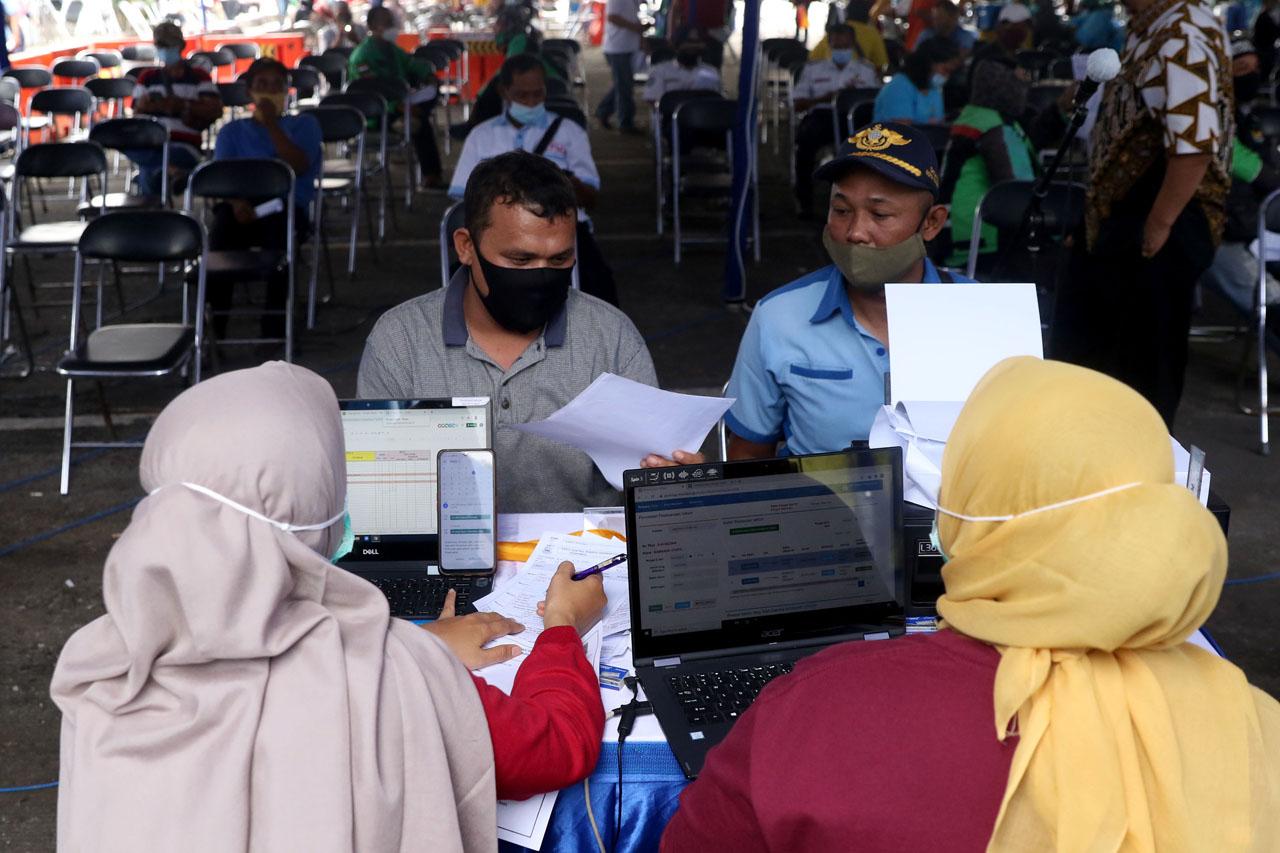 Ribuan Sopir Transportasi...