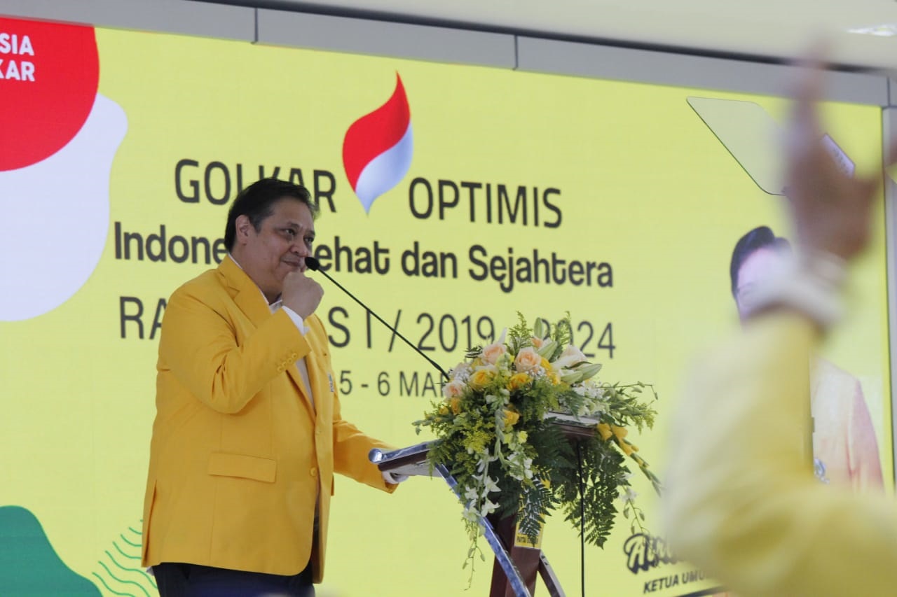 Airlangga Hartarto Buka...