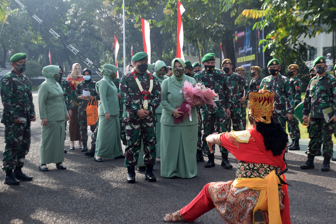 Potret Tradisi Satuan...