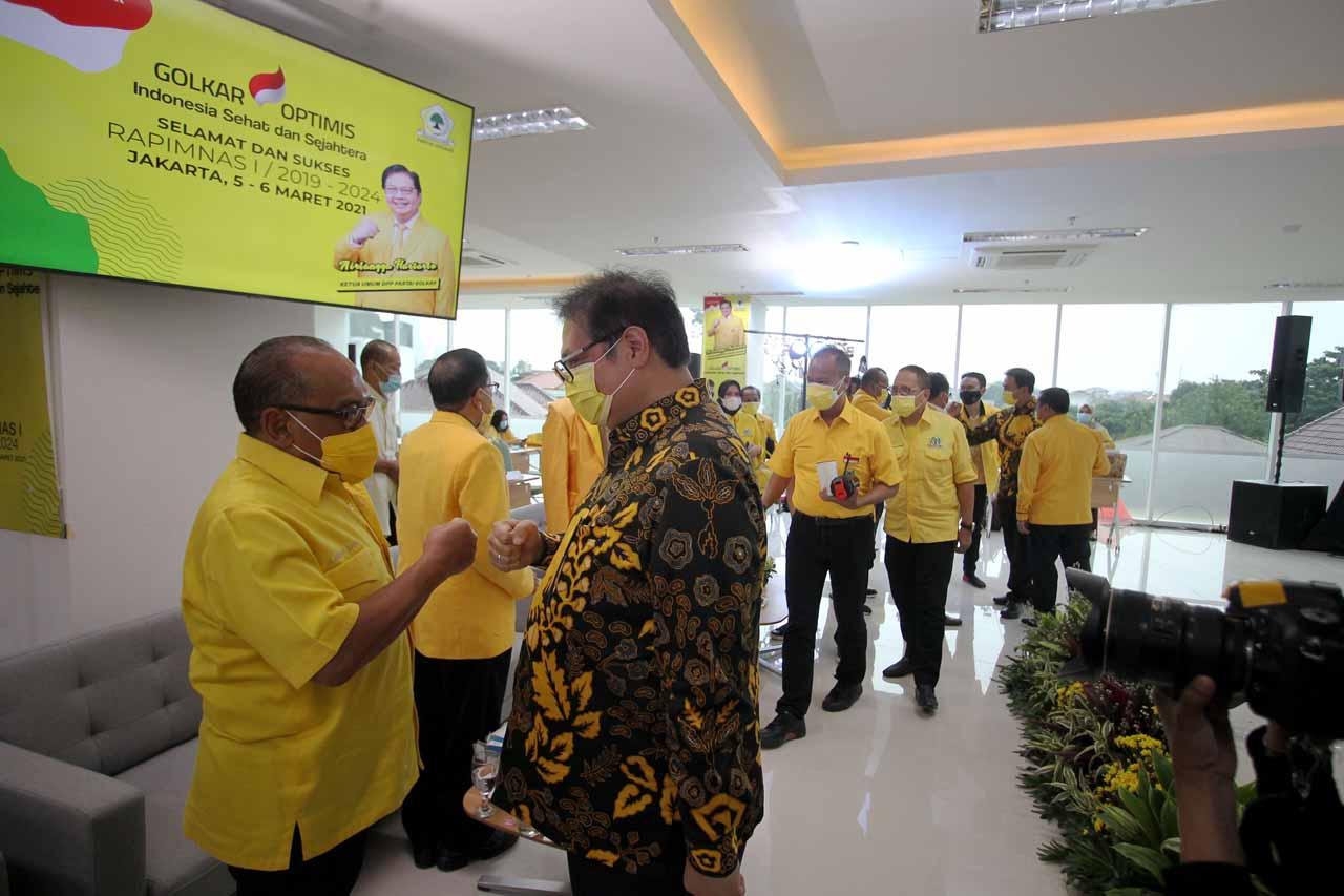 Airlangga Hartarto Tutup...