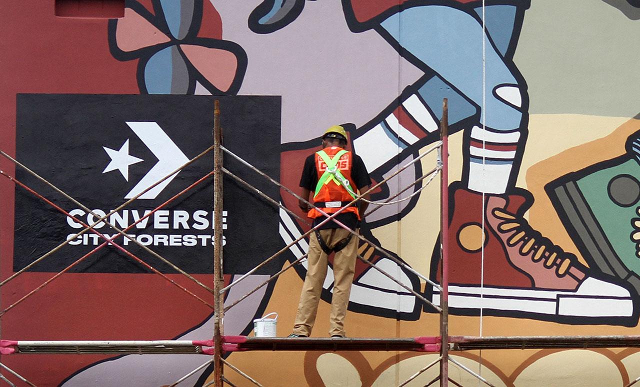 Pembuatan Mural Converse...