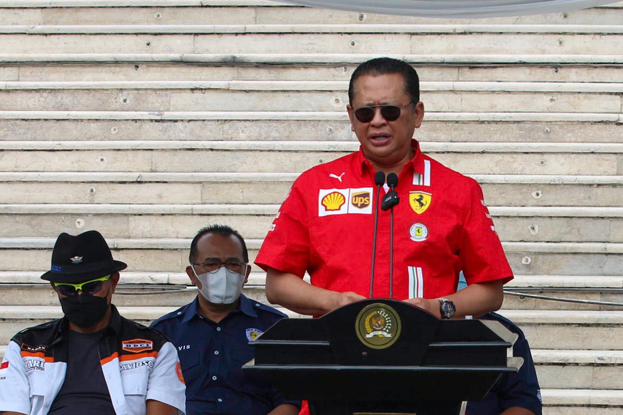 Bambang Soesatyo Lepas...