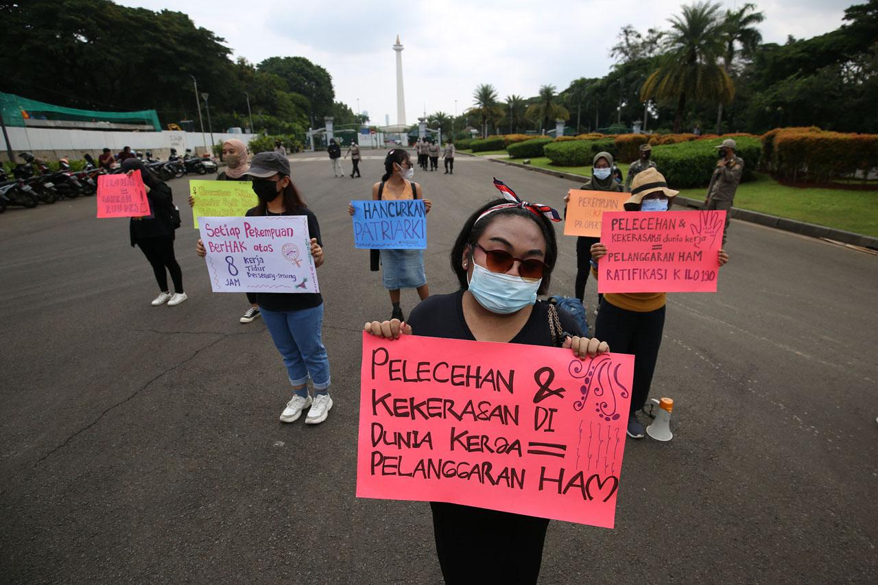 Aksi Peringati Hari...