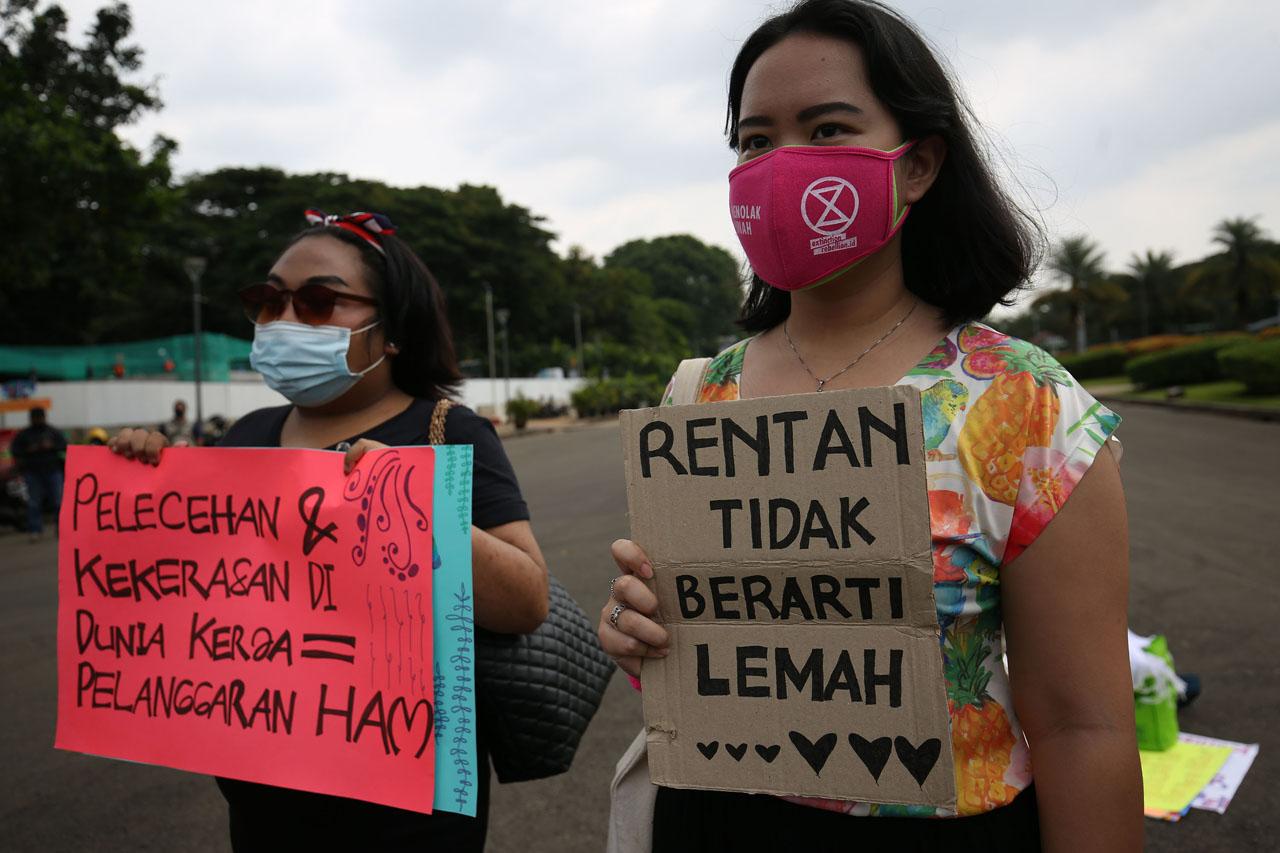 Aksi Peringati Hari...