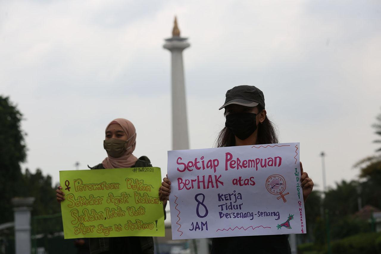 Aksi Peringati Hari...