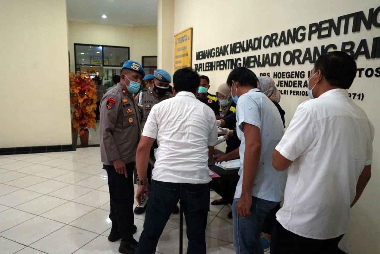 Ratusan Anggota Polres...