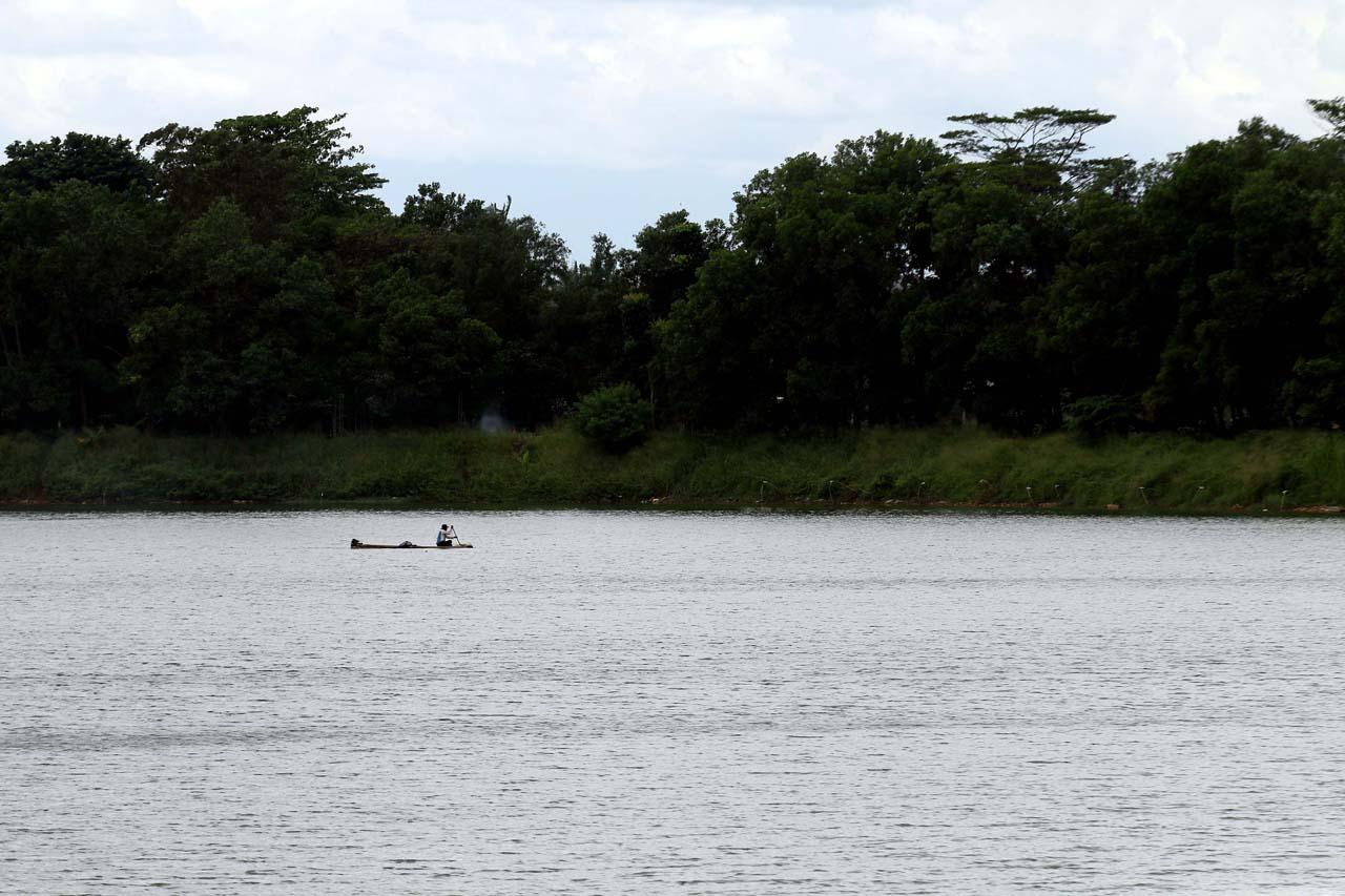 Mencari Ikan dan Berolahraga...
