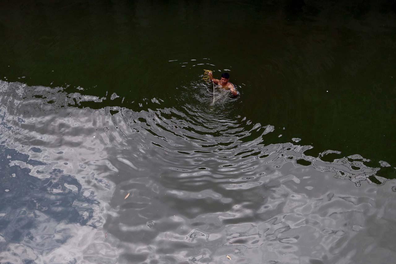 Mencari Ikan dan Berolahraga...