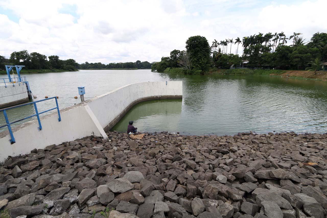 Mencari Ikan dan Berolahraga...