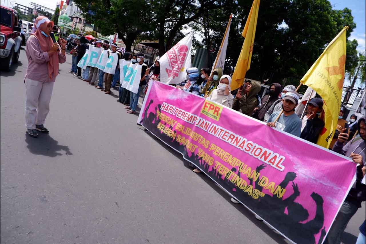 Aksi Damai Mahasiswa...