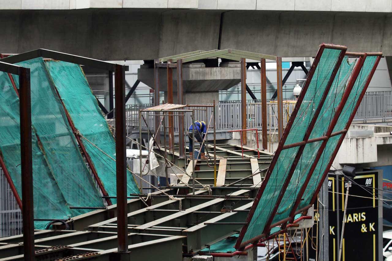 Proyek Pembangunan Skybridge...