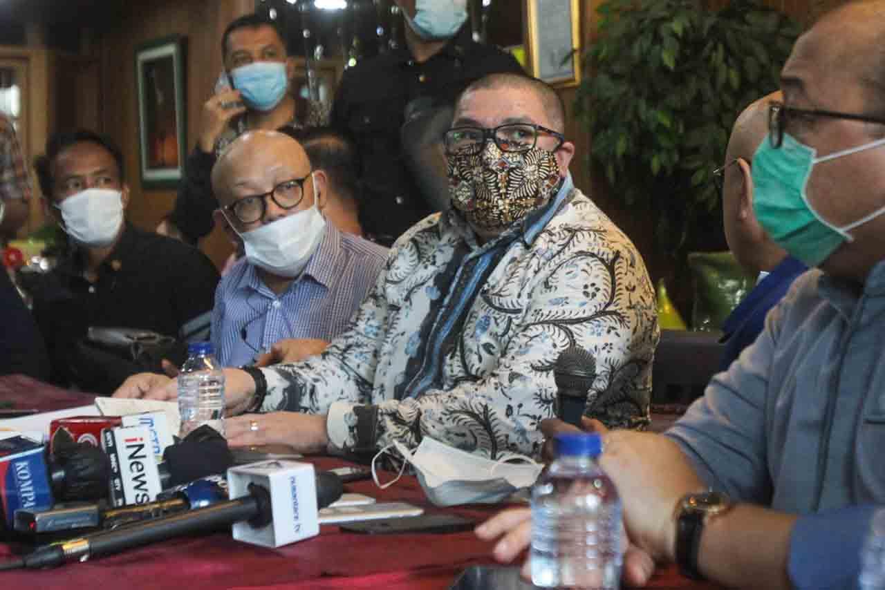 Razman Nasution Pertanyakan...