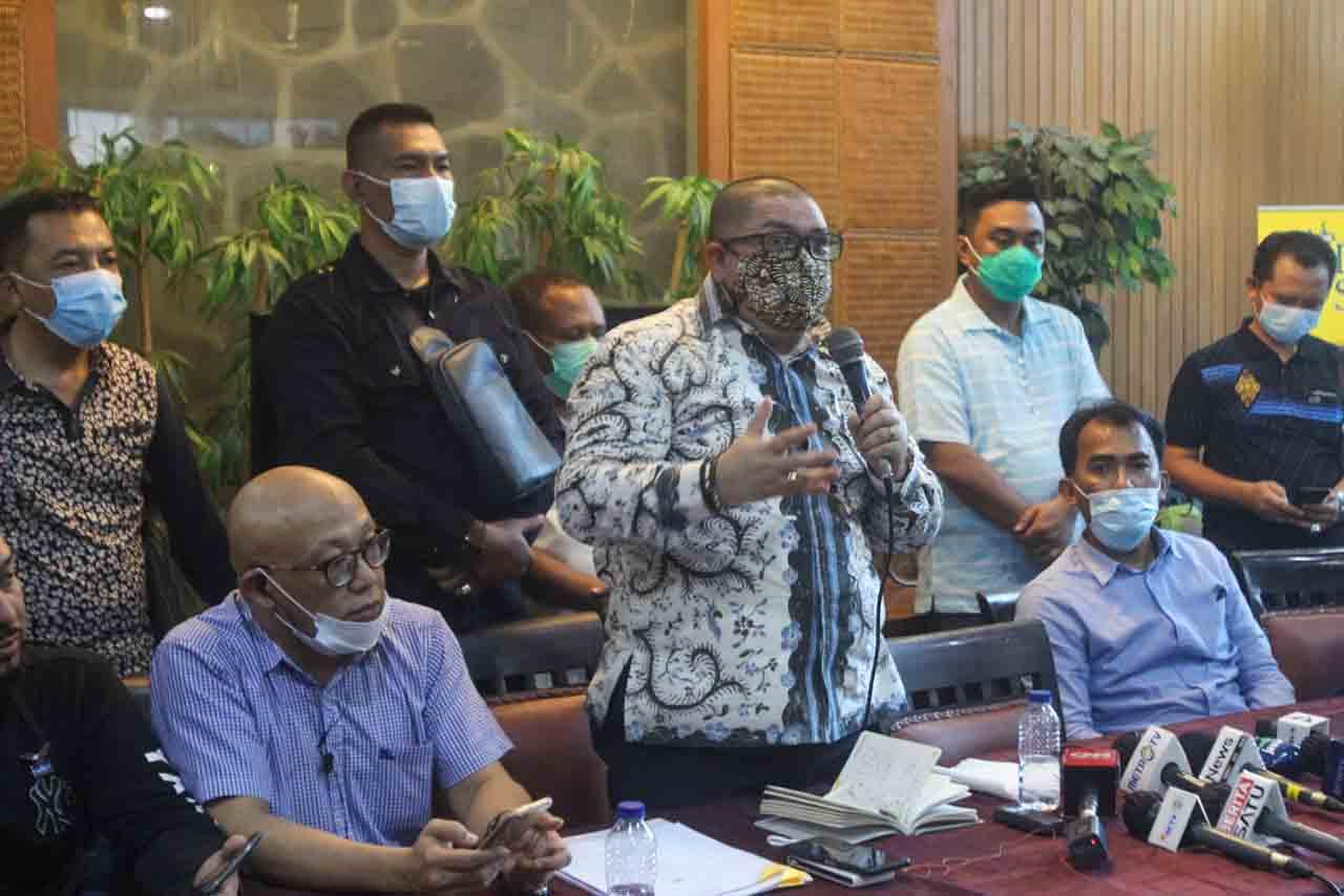 Razman Nasution Pertanyakan...