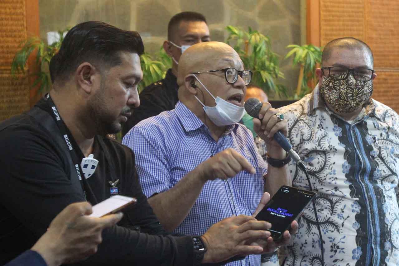 Razman Nasution Pertanyakan...
