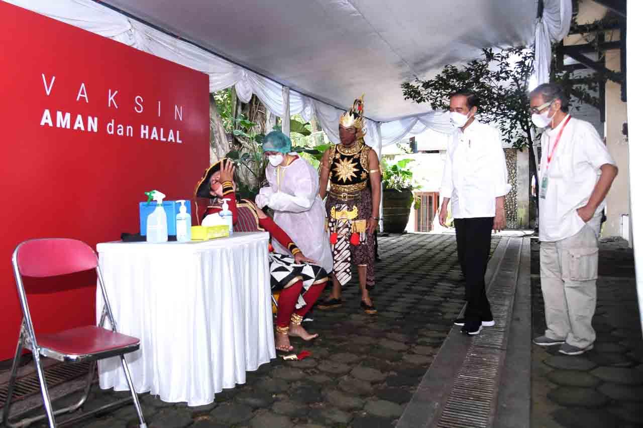 Jokowi Saksikan Gatot...