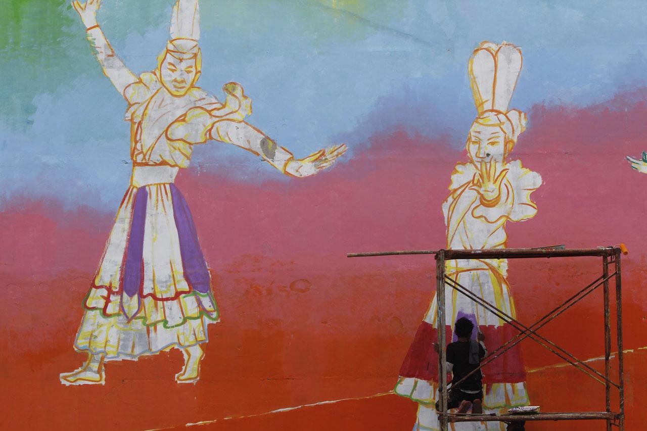 Mural Warna Warni Hiasi...