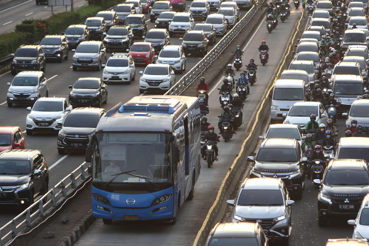 Pelanggaran Lalu Lintas...