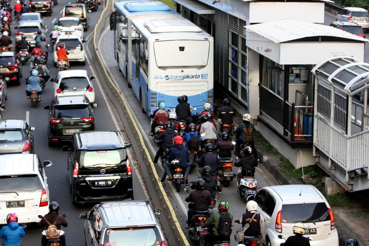 Pelanggaran Lalu Lintas...