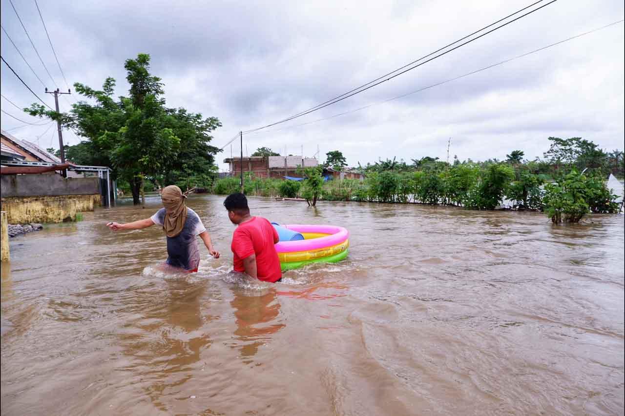 Banjir Rendam Ratusan...