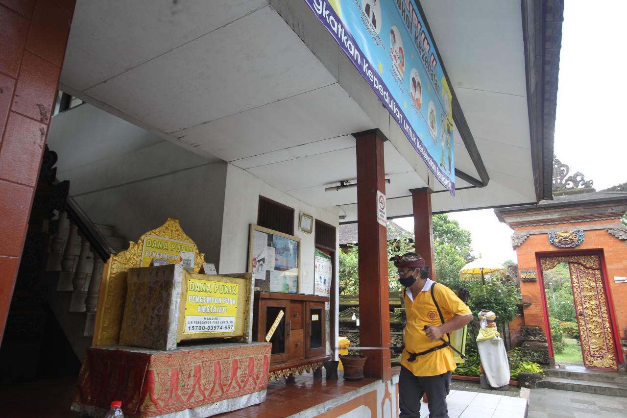 Penyemprotan Disinfektan...