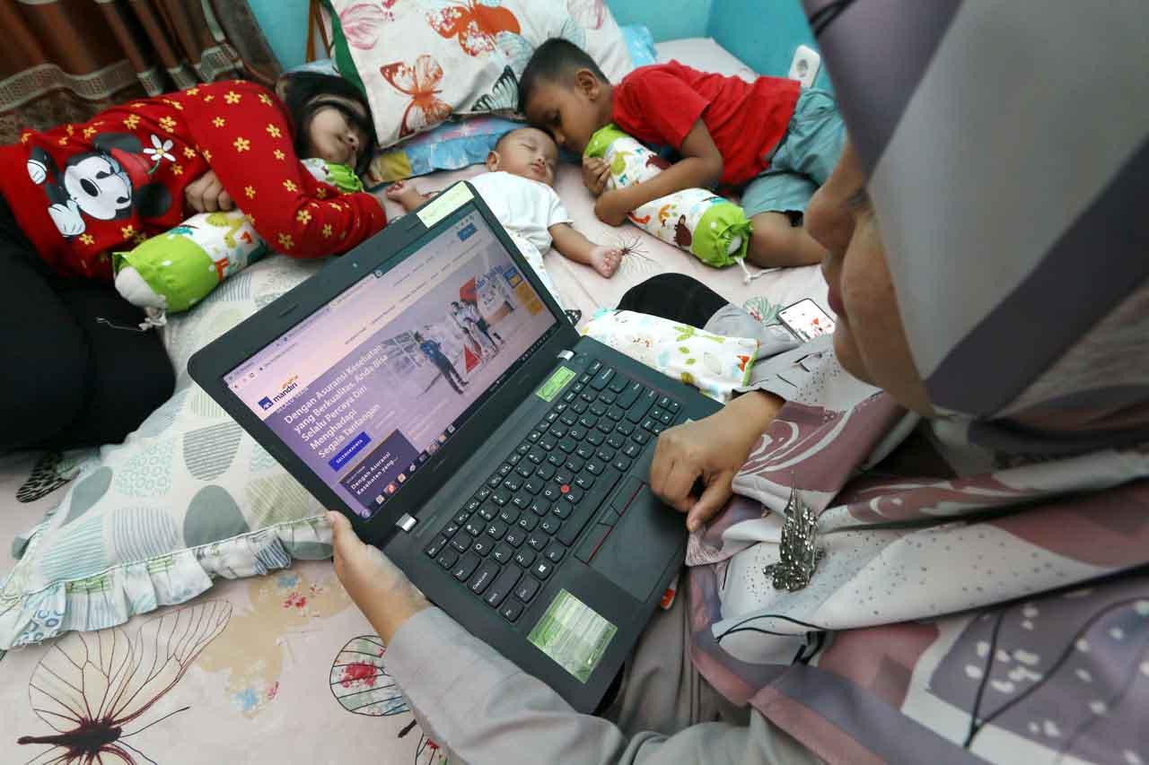 Komitmen AXA Mandiri...