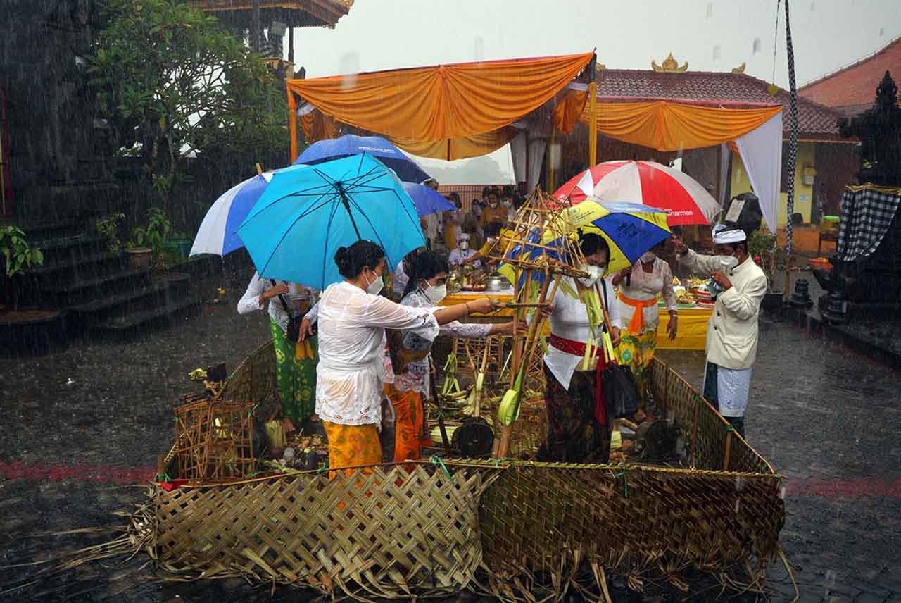 Sempat Diguyur Hujan,...
