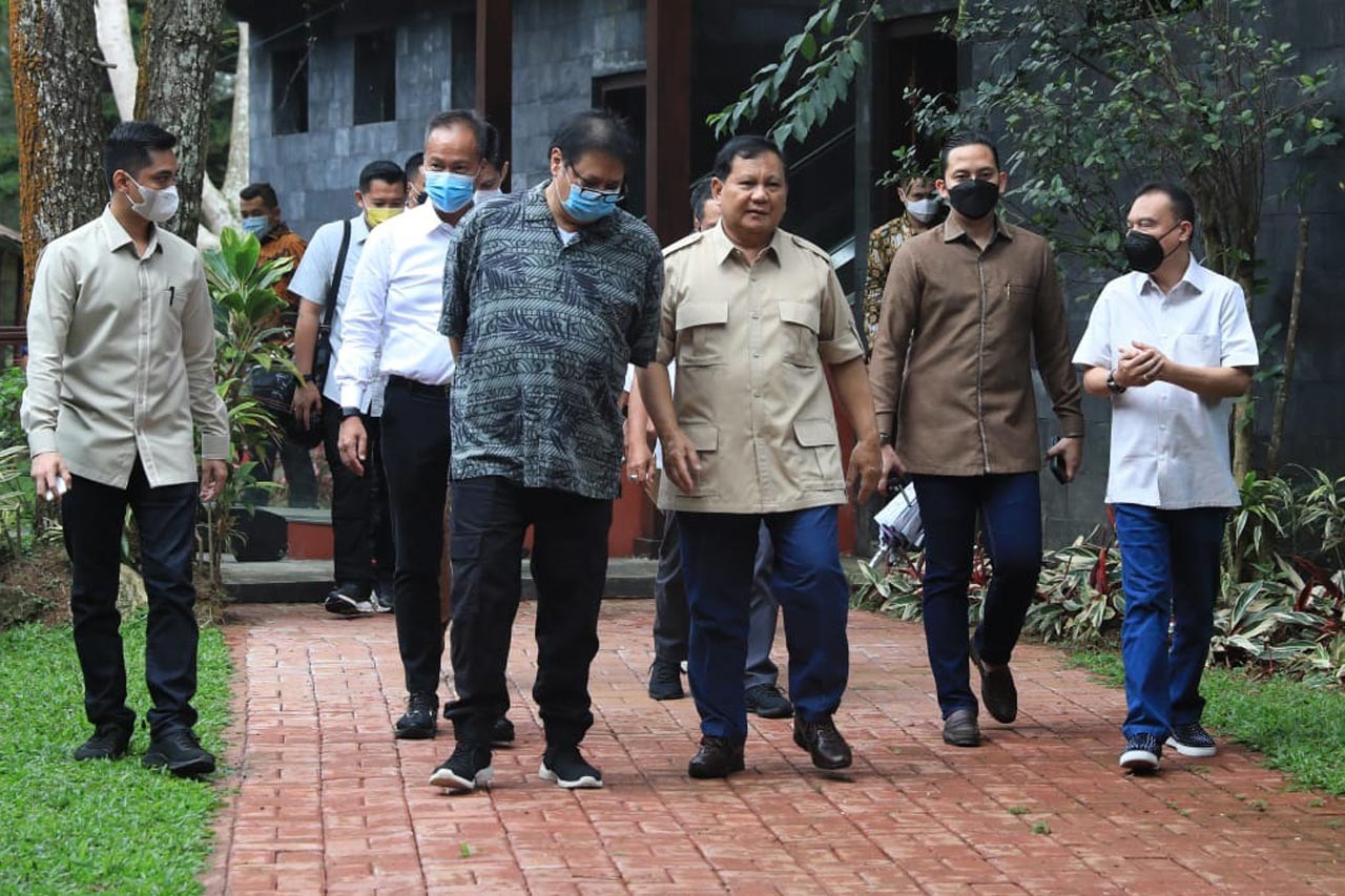 Kunjungi Prabowo di...