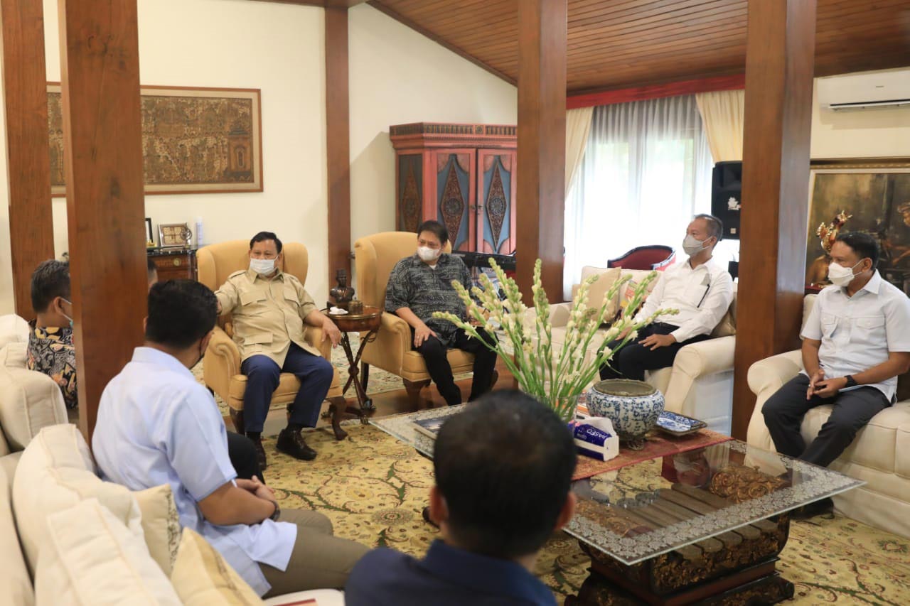 Kunjungi Prabowo di...