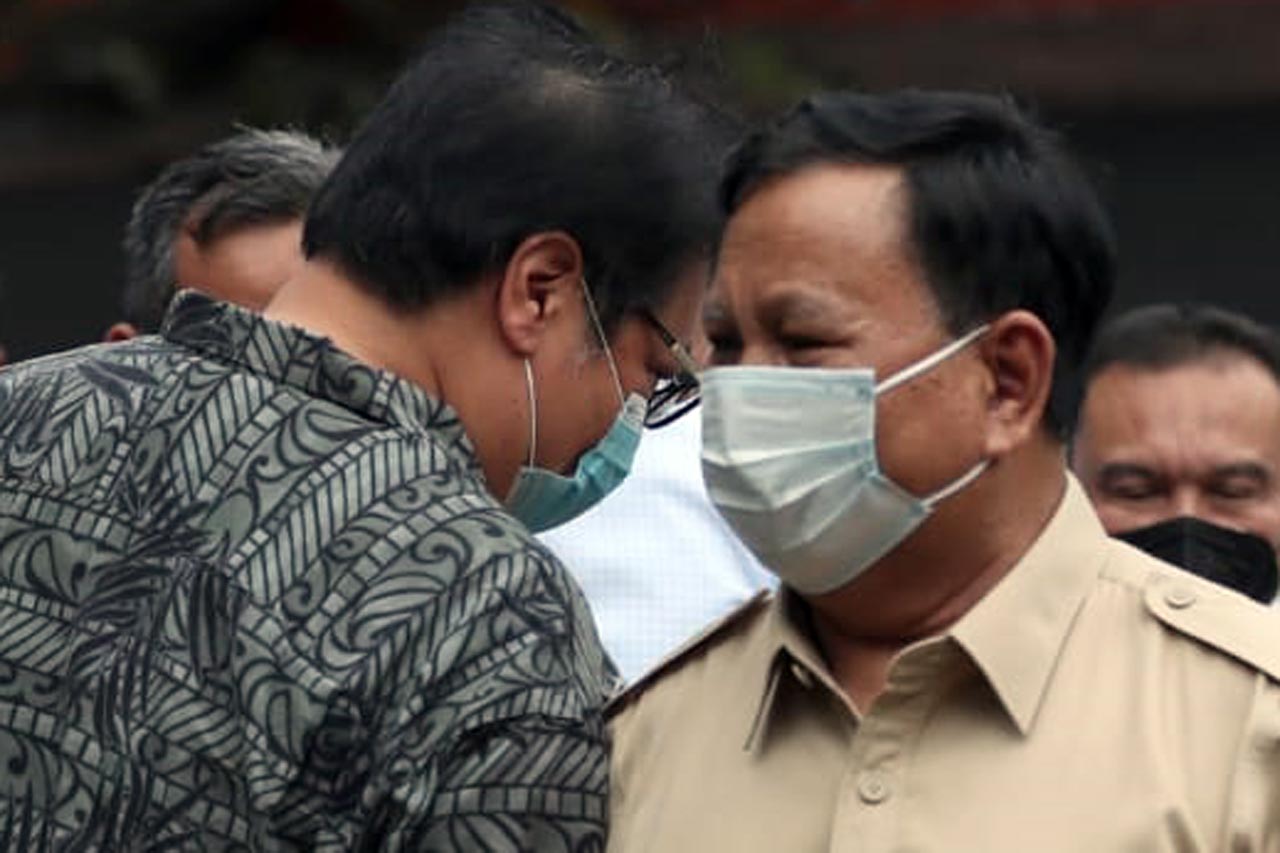 Kunjungi Prabowo di...