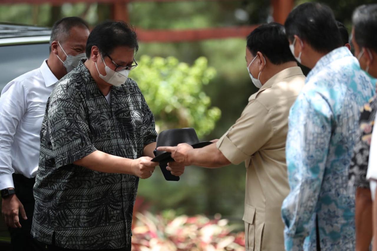 Kunjungi Prabowo di...