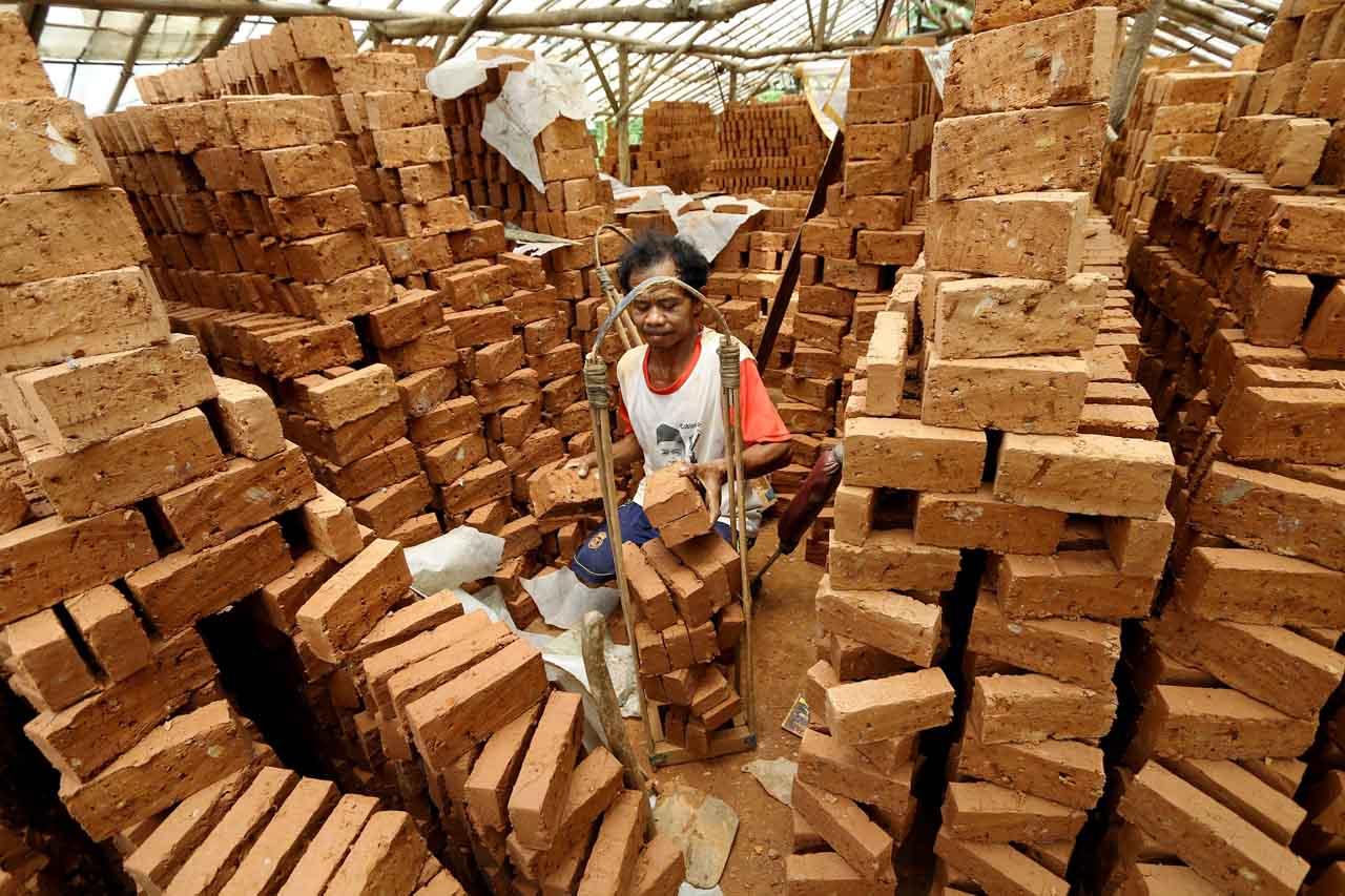 Menelusuri Desa Gerowong,...