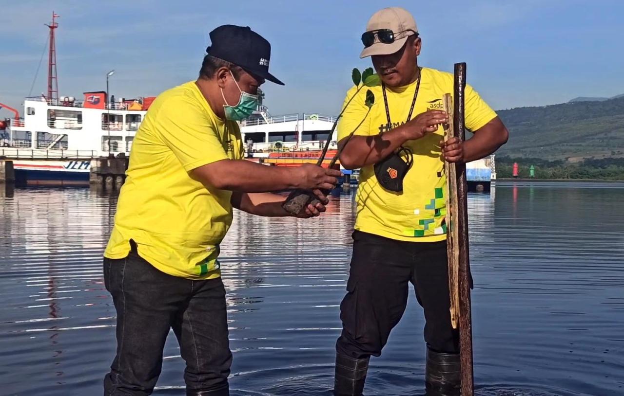 ASDP Tanam Ratusan Bibit...