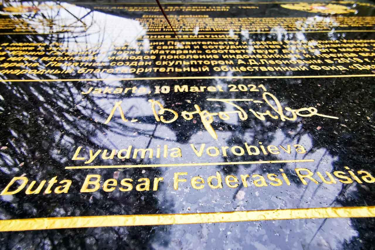 Patung Yuri Gagarin...